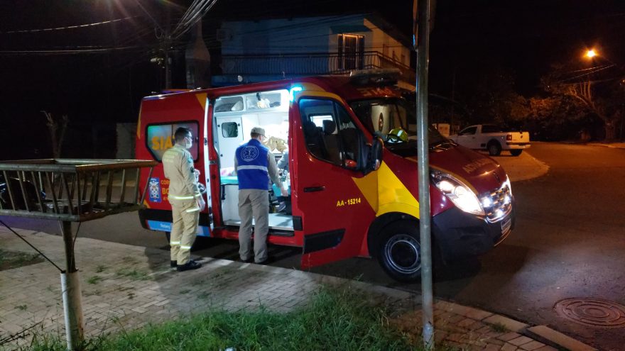 Com fratura na perna, mulher é socorrida pelo Siate no Universitário