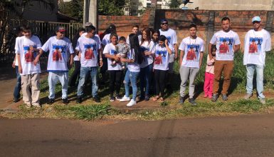 Imagem referente a Familiares e amigos de jovem morto em confronto com a PM fazem manifestação