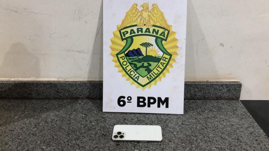 PM recupera iPhone 13 esquecido em campo sintético