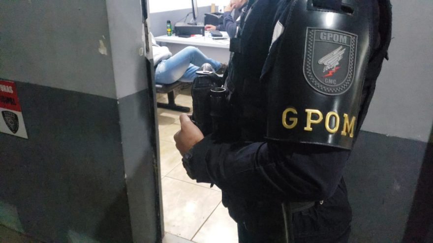 Homem com mandado de prisão em aberto é preso pelo GPOM