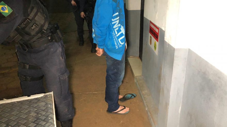 Homem é preso após tirar filha à força de ex-companheira