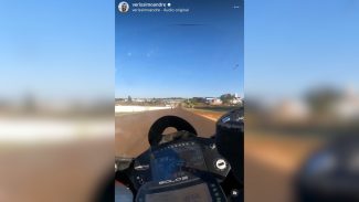 VÍDEO: Pilotos sofrem acidente impressionante em corrida de motos, em  Cascavel - RIC Mais