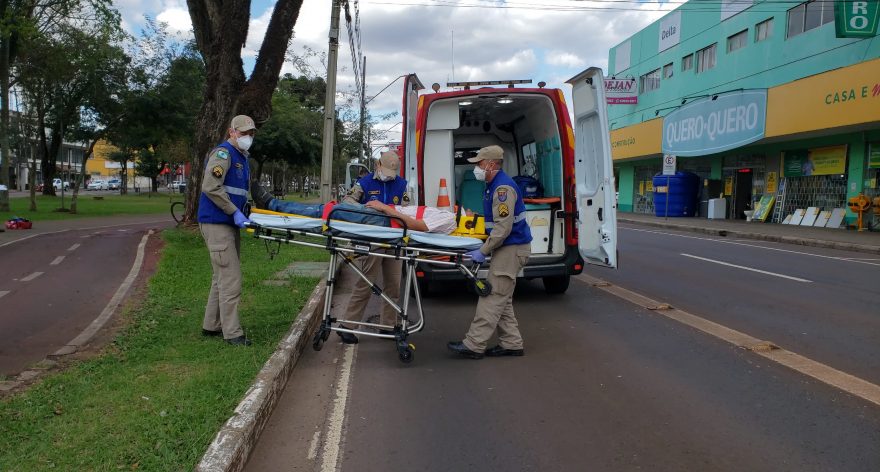 Ciclista fica ferido ao sofrer queda na ciclovia