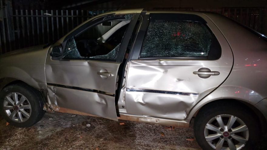 Acidente entre carro e moto deixa homens feridos no Santa Felicidade