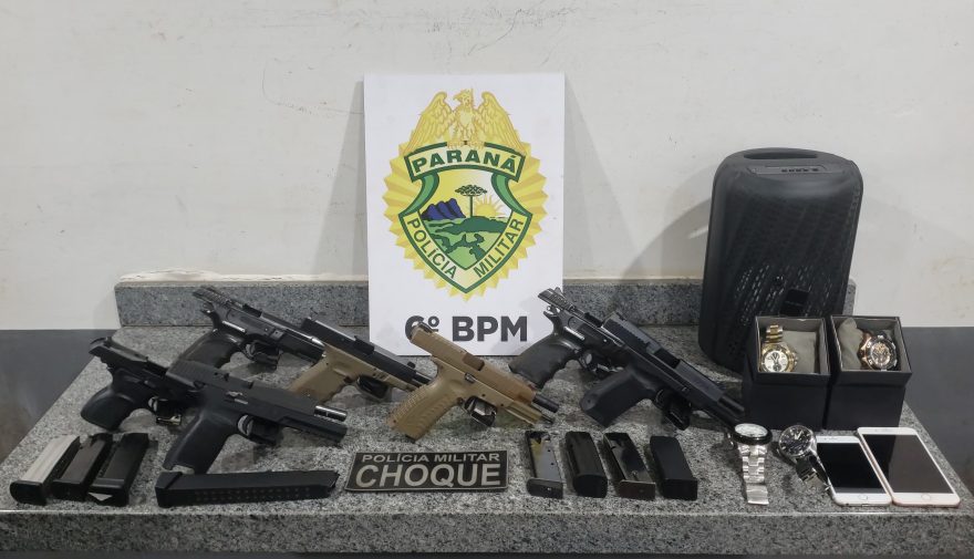 Homem em posse de sete pistolas é preso pelo CHOQUE em ônibus de linha