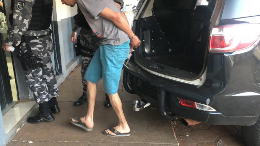 PM detém homem e apreende armas de fogo no Santa Cruz