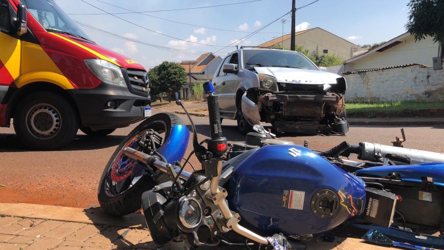 Homem fica ferido após moto ser atingida por Ecosport no Alto Alegre