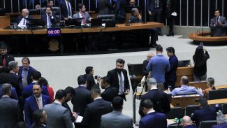 Senado aprova voto que beneficia governo federal no Carf