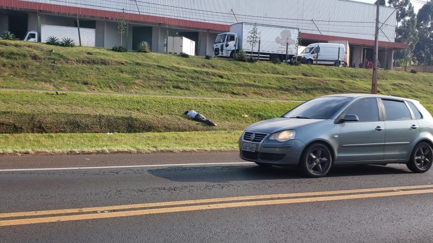 Homem é encontrado caído, inconsciente, às margens da BR-277