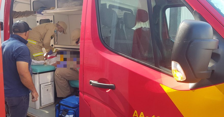 Pintor sofre acidente de trabalho e precisa ser socorrido pelo Siate no Centro