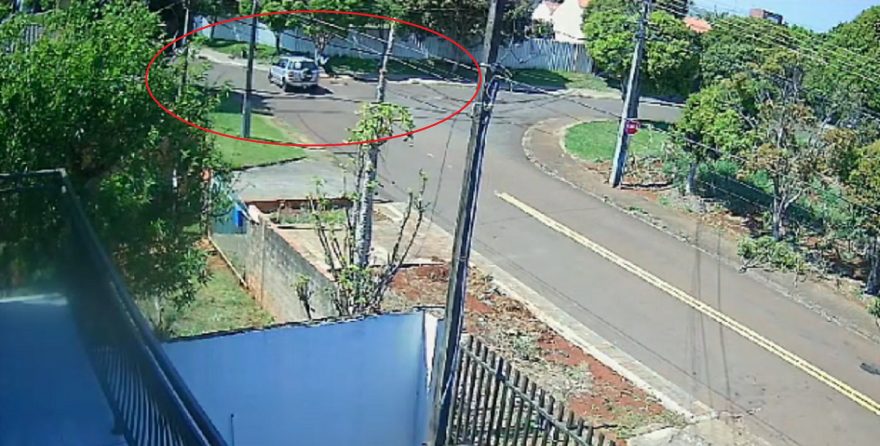 Motociclista gira no ar após impacto com Ecosport no Alto Alegre