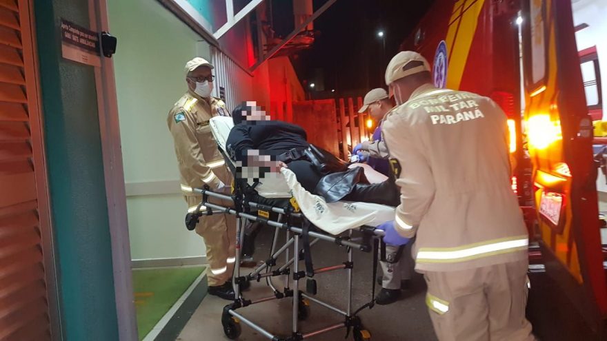 Mulher fica ferida em queda de moto na PR-180