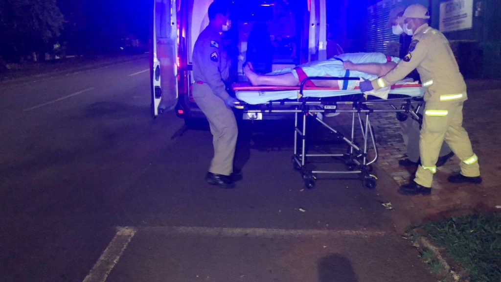 Jovem fica ferida ao cair dentro de banheiro no Centro