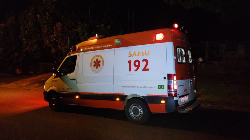 Andarilho relata ter sido picado por cobra e recebe atenção do Samu na Rua Xavantes