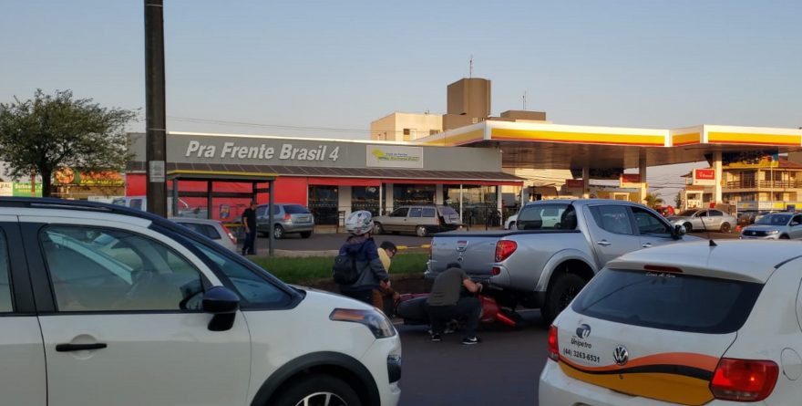 Acidente entre moto e caminhonete é registrado na Av. Carlos Gomes