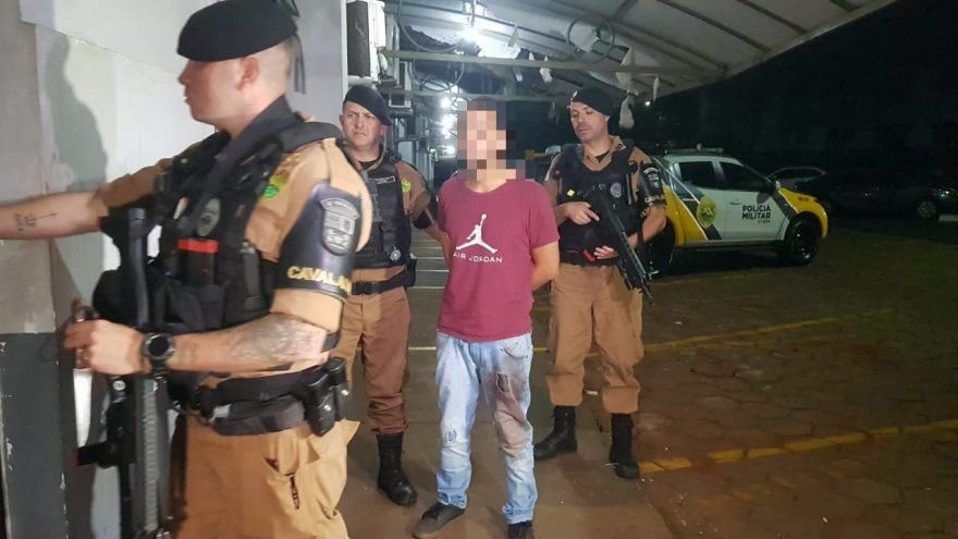 Suspeito de tentativa de latrocínio na Rua São Paulo é preso pela Cavalaria
