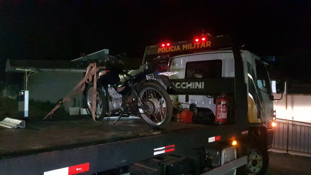 Adolescente é apreendido ao fugir da PM conduzindo motocicleta, em Santa Tereza do Oeste