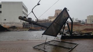 Mais de 200 profissionais da Copel trabalham para restabelecer o fornecimento de energia elétrica