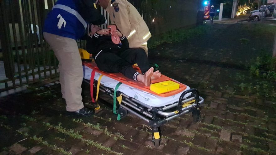Mulheres ficam feridas após colisão entre Palio e Clio na Rua Antonina