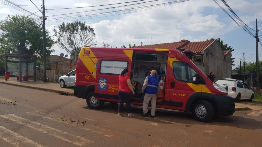 Adolescente sofre laceração no pé em acidente com ônibus no Bairro Cataratas