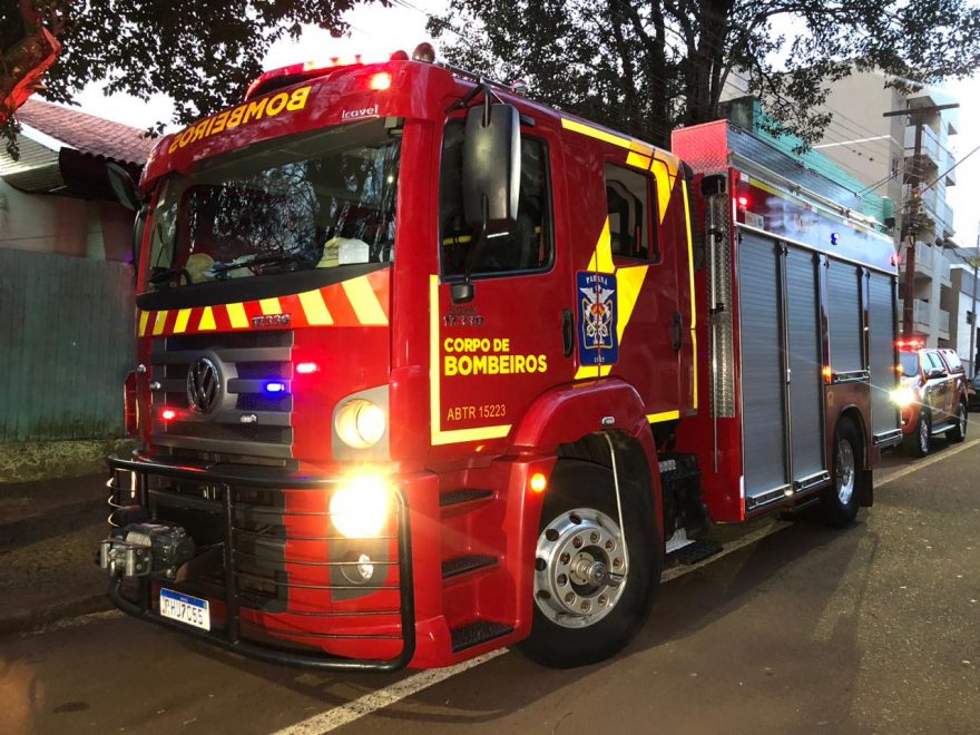 Bombeiros são acionados para verificar estrutura de prédio no São Cristóvão