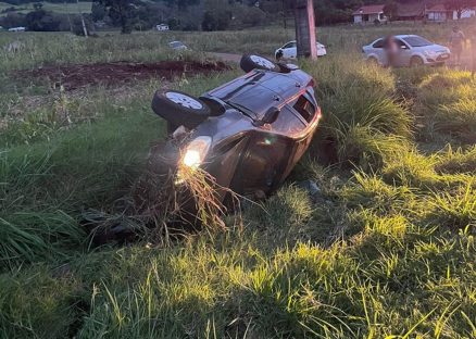 Homem e mulher ficam feridos em acidente na PR-566 em Francisco Beltrão Imagem referente a Homem e mulher ficam feridos em acidente na PR-566 em Francisco Beltrão