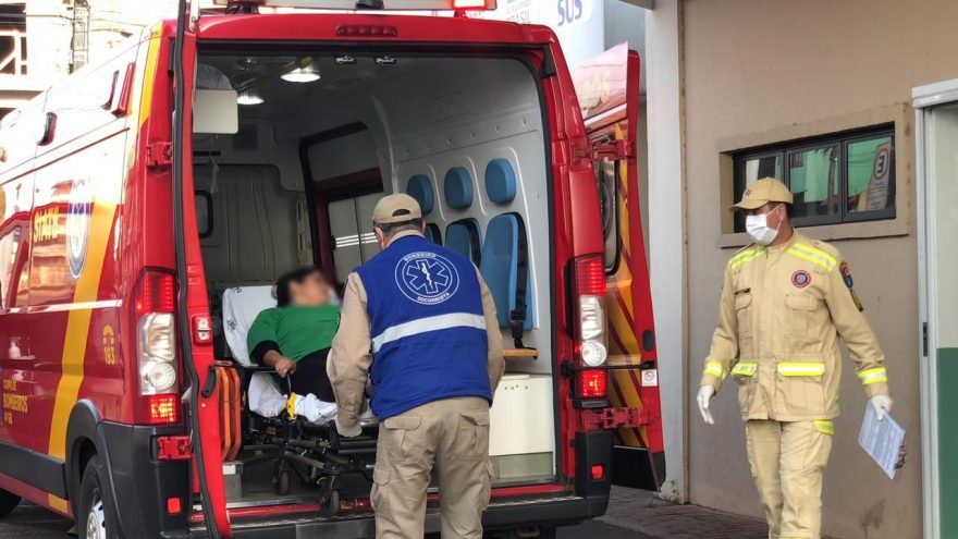 Mulher fica ferida ao sofrer queda no bairro Periolo