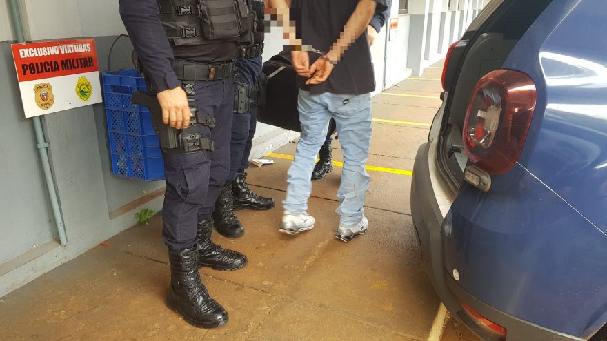 Fazendo manobras perigosas, entregador é detido pela GM