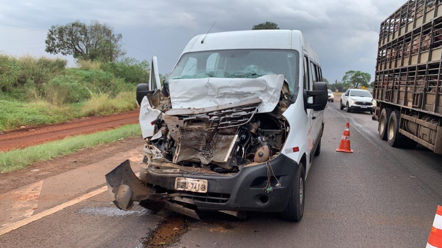 Van do Município de Moreira Sales se envolve em grave acidente com nove vítimas na BR-369