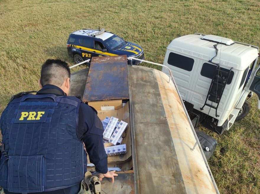 Carreta carregada com cigarros contrabandeados é apreendida no Paraná