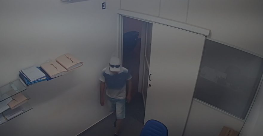 Câmera registra ação de bandido que furtou vários pertences em comércio na Rua Mato Grosso