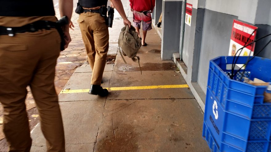 Adolescente é apreendido com cigarro de maconha no Centro