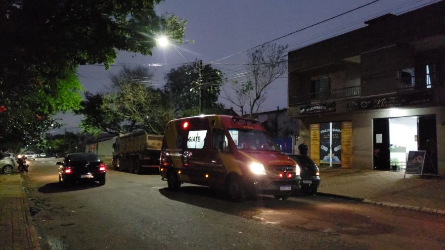 Ciclista fica ferido em acidente na Av. Comil esquina com Rua Itália