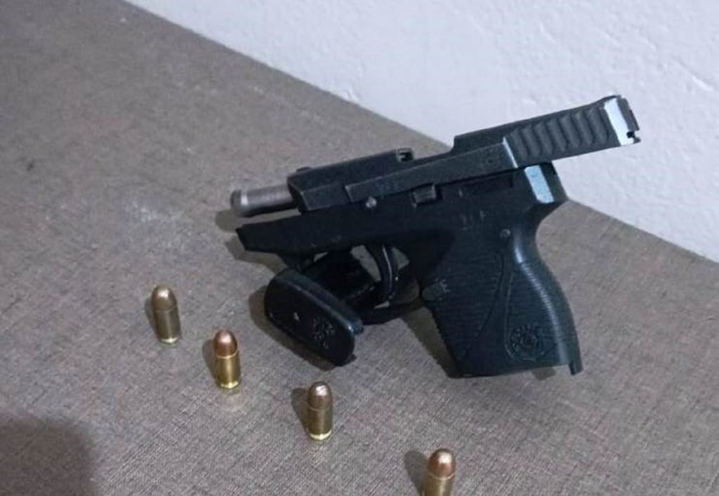 Morador encontra arma em via pública e entrega à Polícia Militar em Palotina