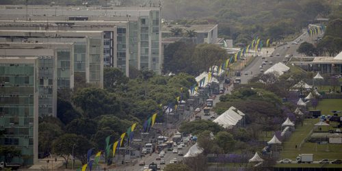 Imagem referente a Expediente na Esplanada dos Ministérios termina às 17h na quarta-feira