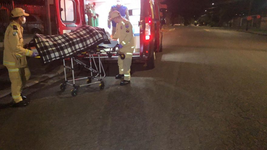 Idosa é socorrida com suspeita de fratura no quadril ao cair em casa