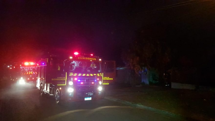 Residência é consumida por incêndio no Cascavel Velho