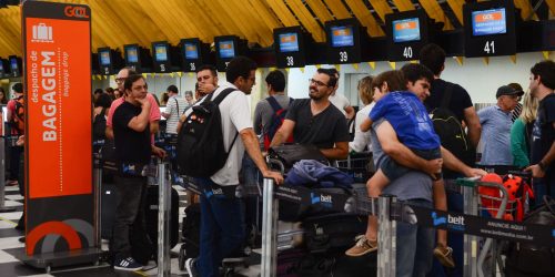 Imagem referente a Feriado aumenta movimento em rodovias e aeroportos paulista