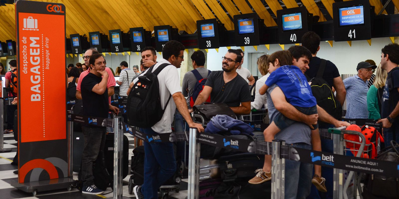 Feriado aumenta movimento em rodovias e aeroportos paulistas Imagem referente a Feriado aumenta movimento em rodovias e aeroportos paulistas