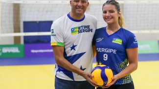 Brasil bate Argentina no tiebreak e mantém 100% no vôlei masculino