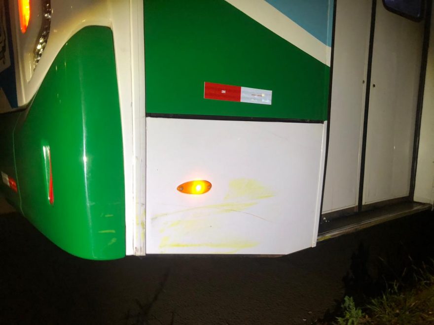 Ao atender acidente, viatura da PM é atingida por ônibus no Alto Alegre