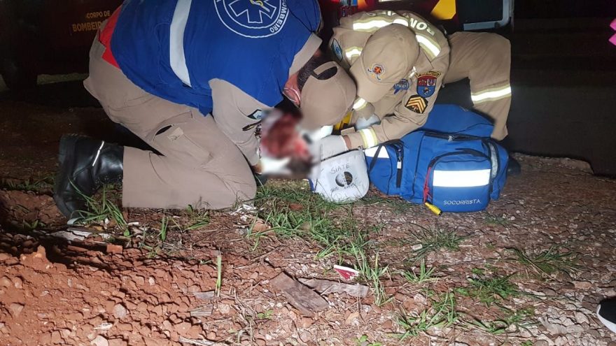 Homem é agredido com golpes na cabeça durante briga no Santa Felicidade
