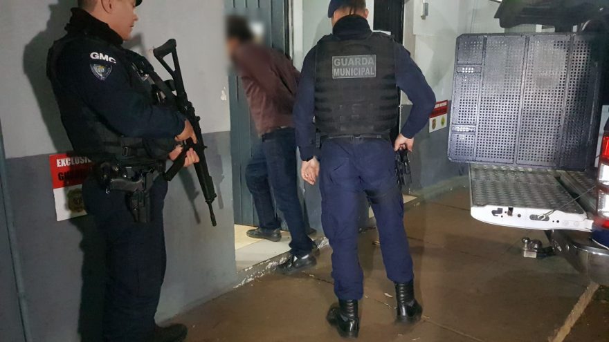 Homem é detido por violar medida protetiva contra a própria mãe no bairro Coqueiral