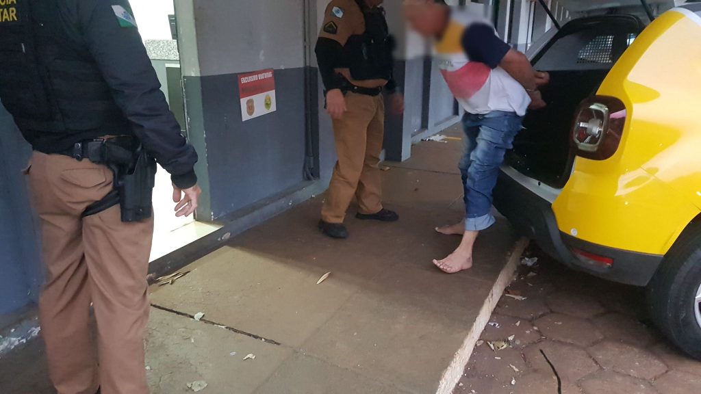 Homem bate na esposa no Riviera, ameaça PM e acaba na cadeia
