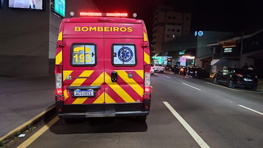 Crianças ficam feridas em batida entre Peugeot e Fiorino no Centro
