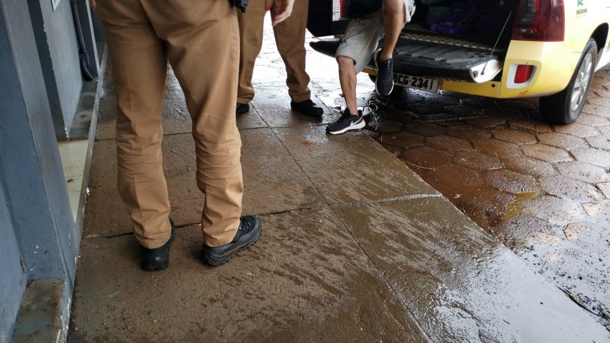 Homem é preso ao transportar mais de 100 Kg de maconha em Kadett