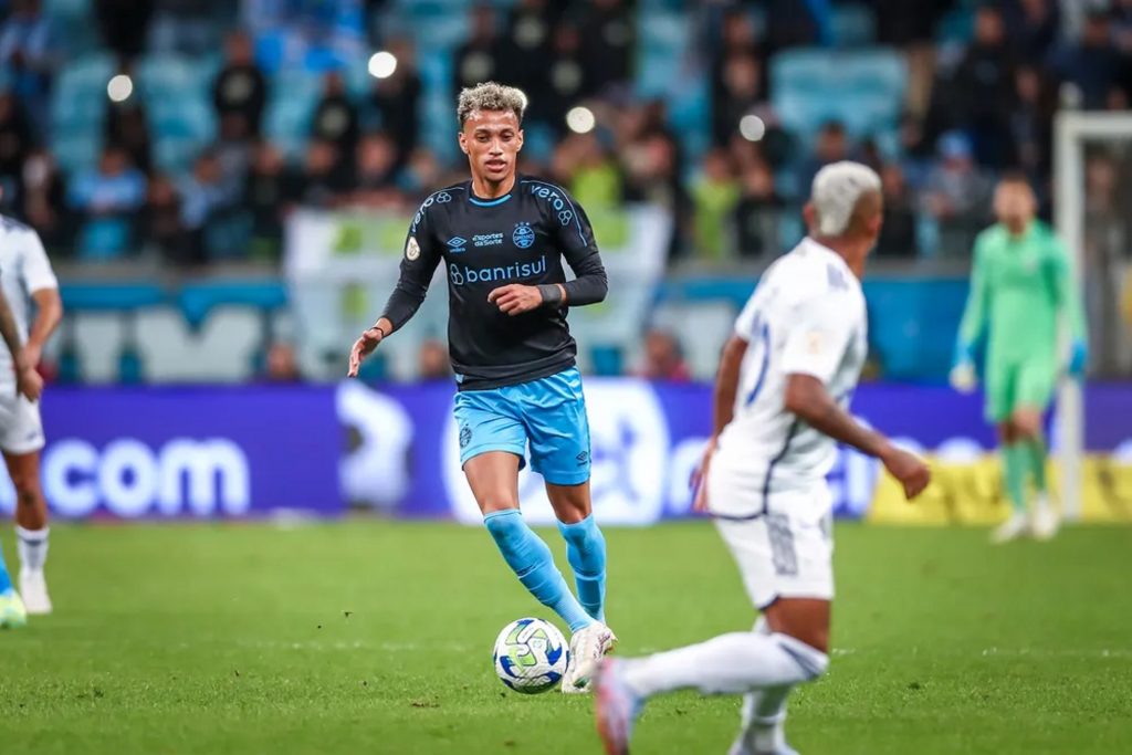 Grêmio recebe oferta milionária por Bitello; FC Cascavel tem parte dos direitos econômicos do atleta