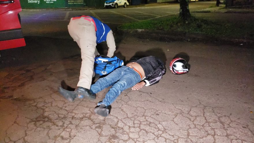 Motociclista quebra a perna em acidente de trânsito no Maria Luiza