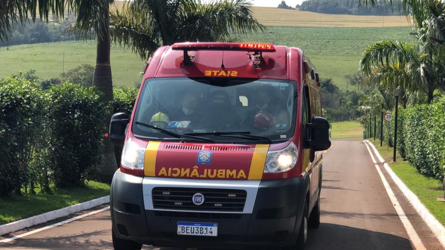 Homem sofre queda de aproximadamente sete metros de altura e é socorrido pelo Siate