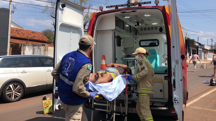 Motociclista fica ferido ao atingir traseira de veículo na rua Manaus
